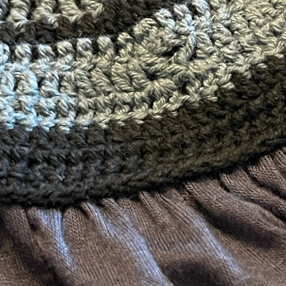 “Mind Code” Gray & Black Top- Size: Small - image 7